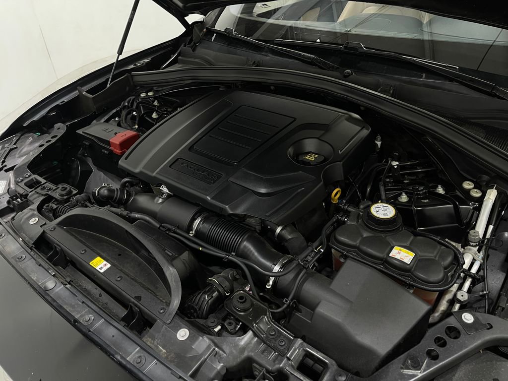 Used 2020 Jaguar F-PACE Premium image 30