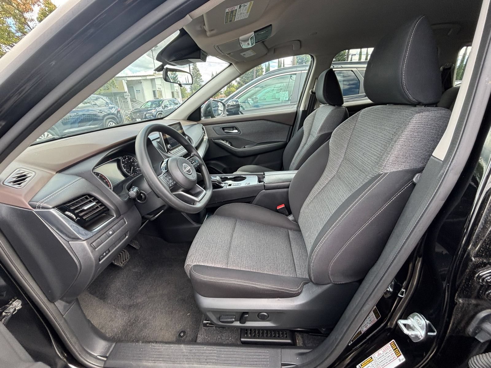 Used 2022 Nissan Rogue SV FWD image 23