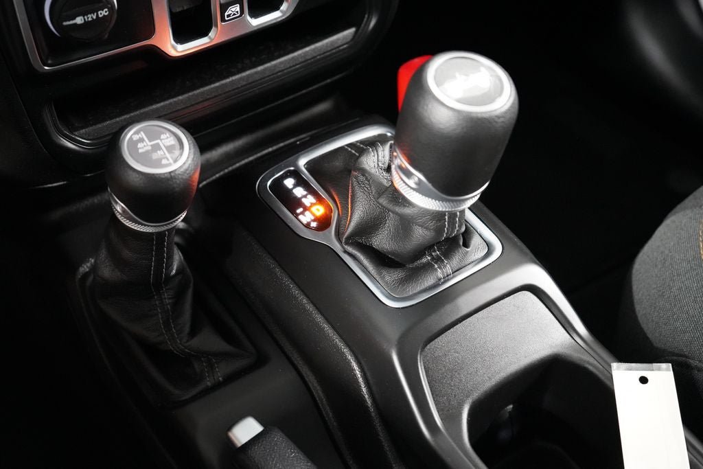 Used 2025 Jeep Wrangler Unlimited Sahara AWD/4WD image 12