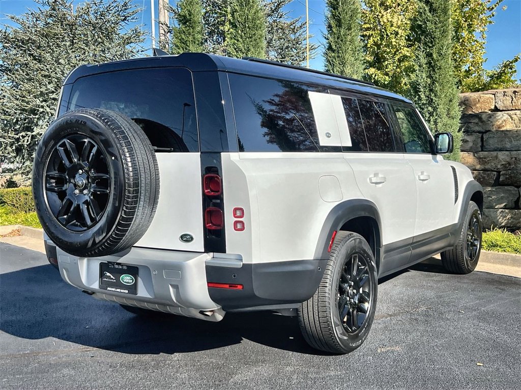 Used 2023 Land Rover Defender 130 S image 5