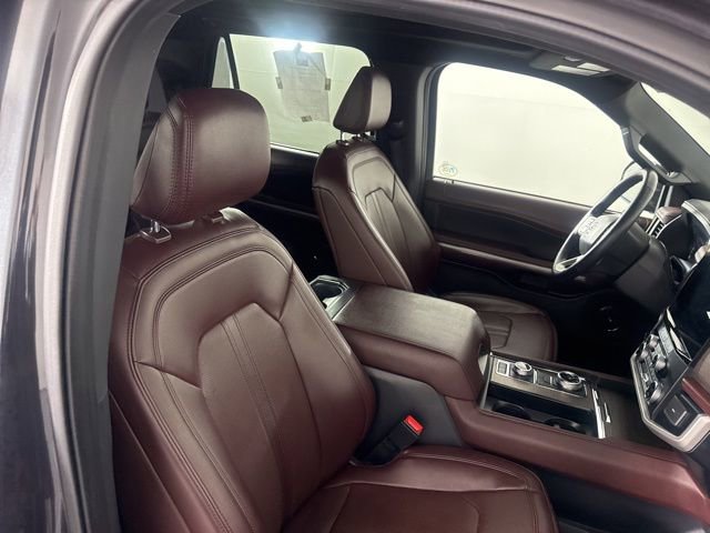 Used 2024 Ford Expedition Limited image 17
