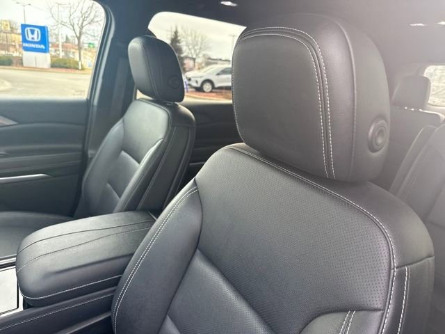 Used 2024 Chevrolet Traverse LT w/ Enhanced Driving Package image 12