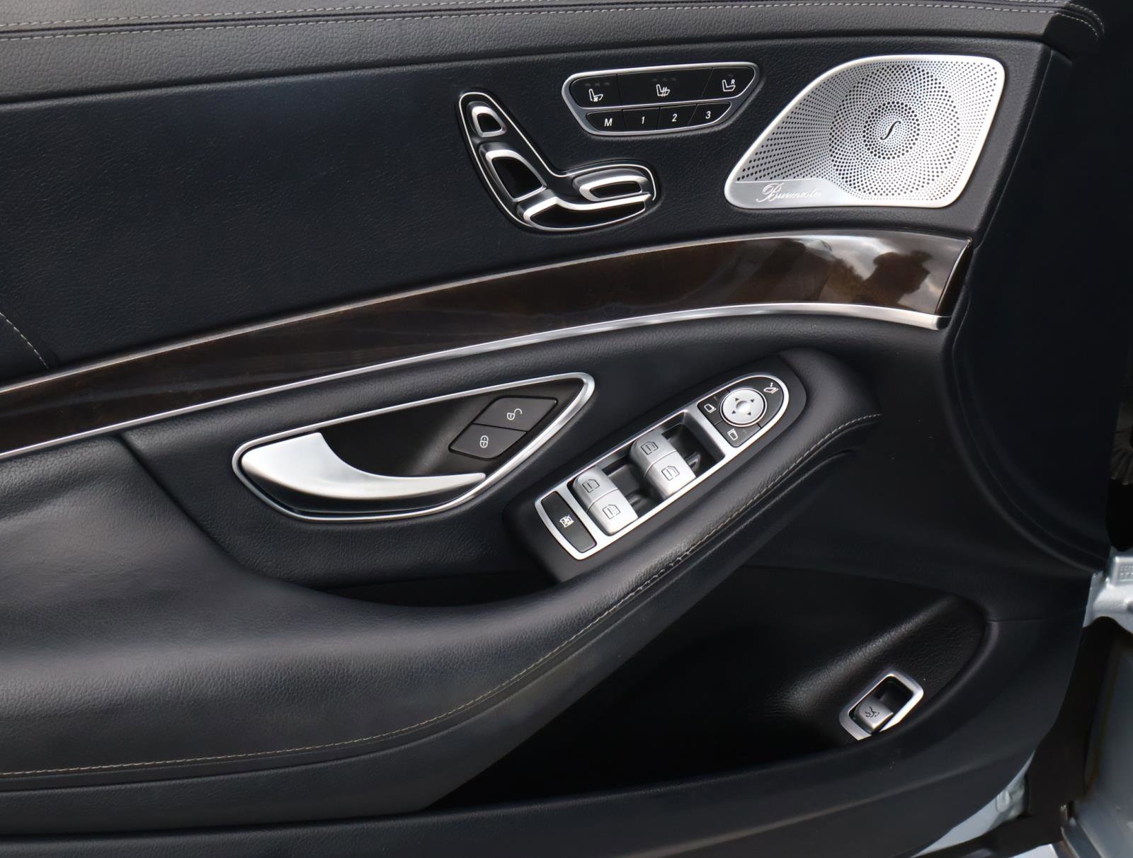 Used 2016 Mercedes-Benz S 550 Sedan image 17