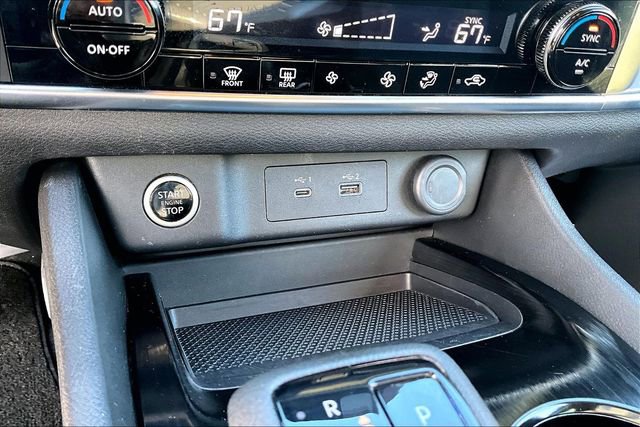 Used 2023 Nissan Rogue SV image 16