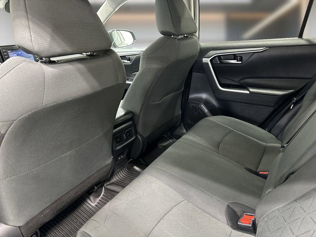 Used 2022 Toyota RAV4 XLE w/ Convenience Package FWD image 12
