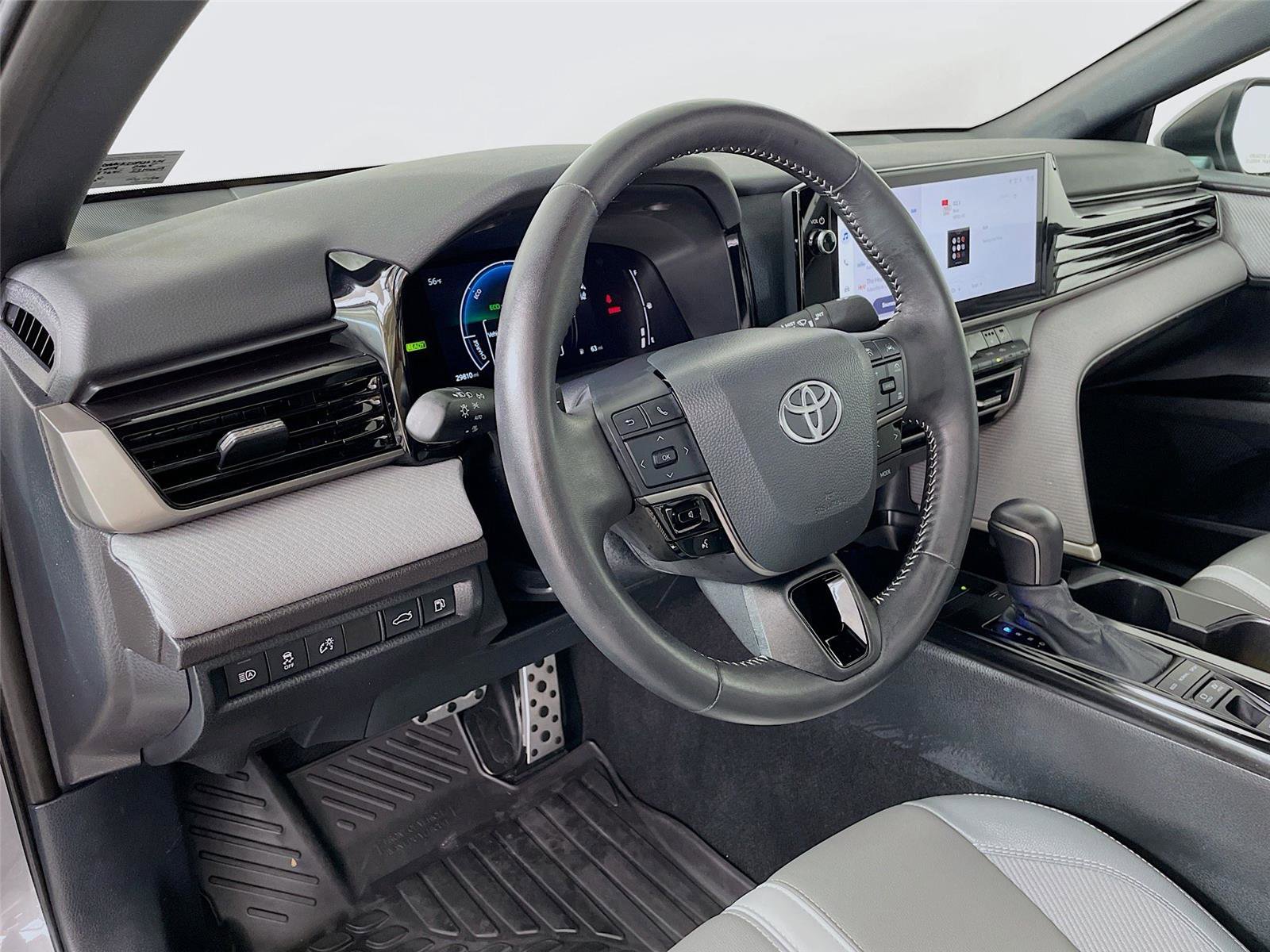 Used 2025 Toyota Camry SE w/ Multimedia Upgrade Package image 12