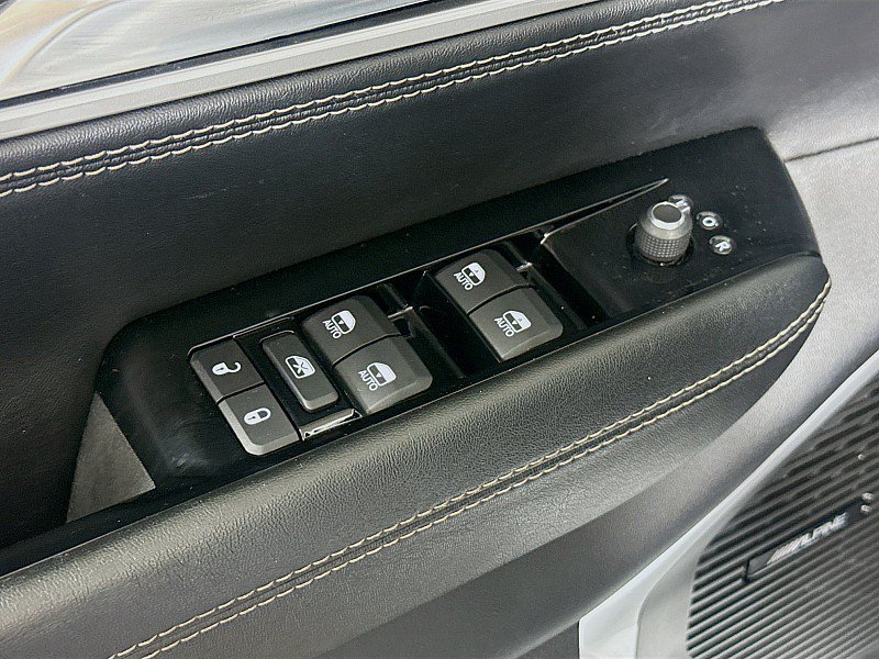 Used 2023 Jeep Wagoneer L Series II AWD/4WD image 19