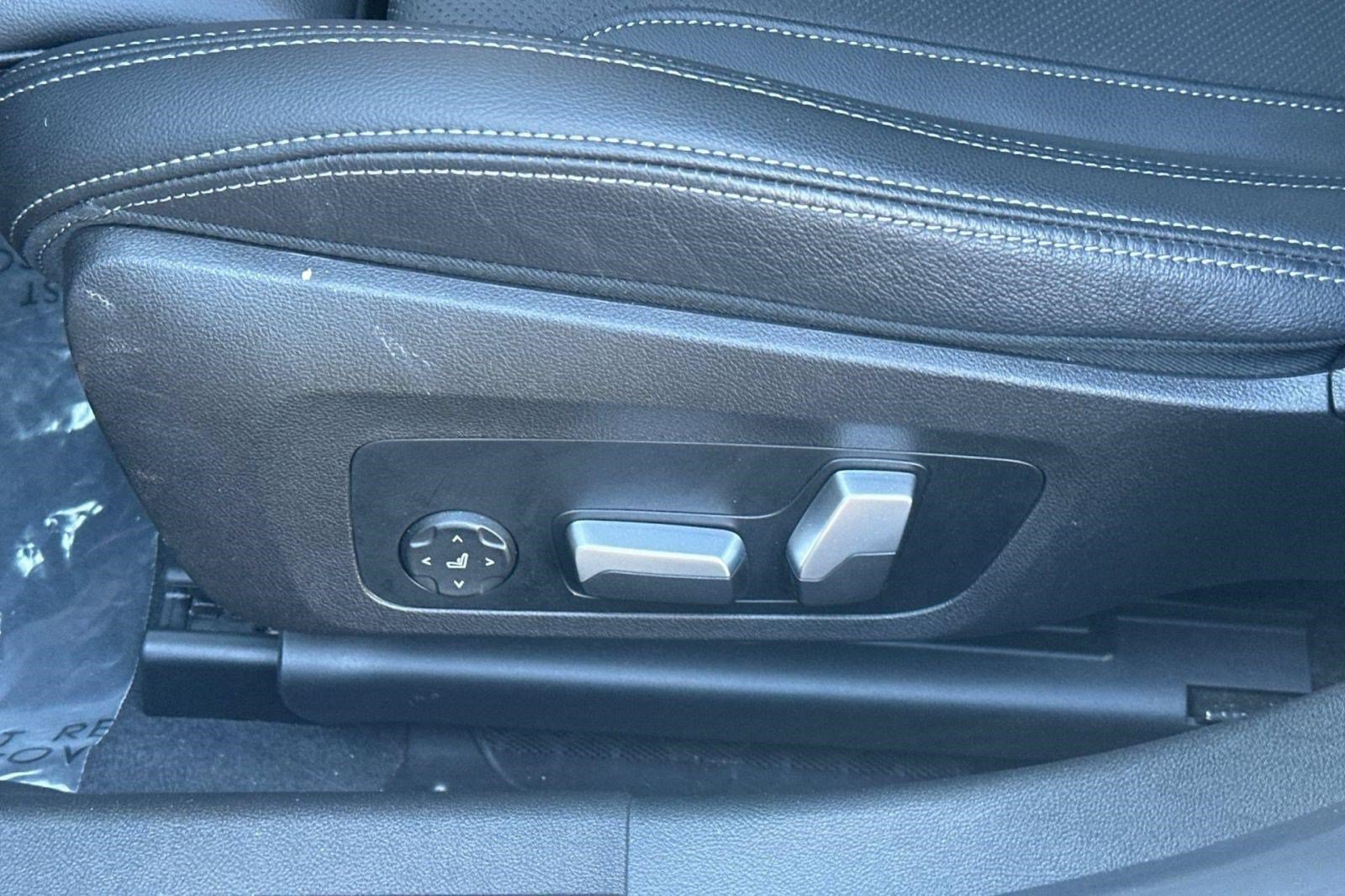 Used 2023 BMW 330i Sedan w/ Premium Package RWD image 14