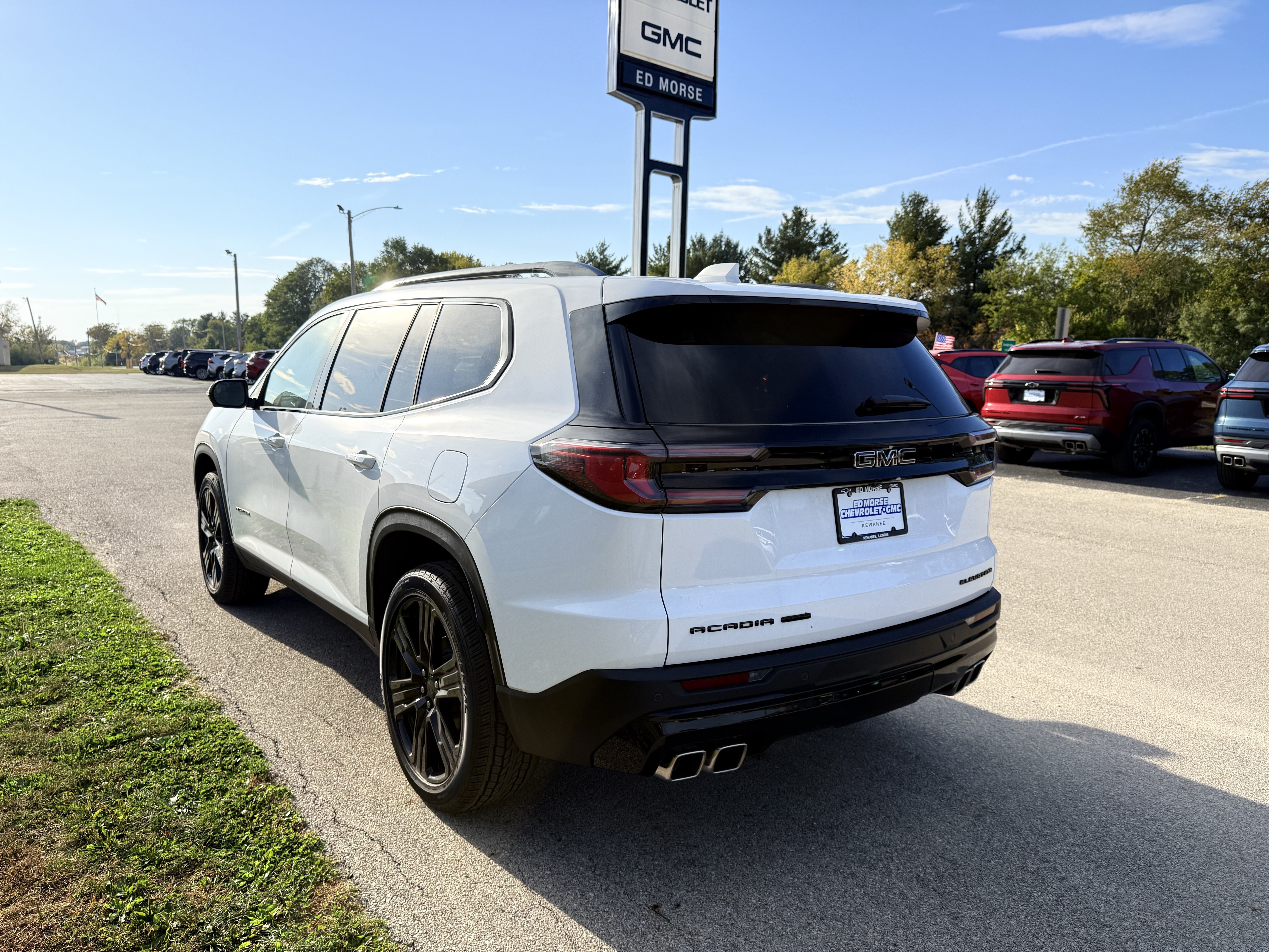 New 2025 GMC Acadia Elevation w/ Elevation Premium Package AWD/4WD image 3