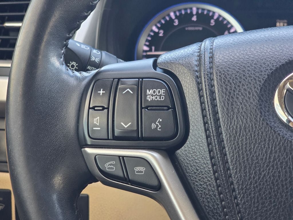 Used 2014 Toyota Highlander Limited AWD/4WD image 22