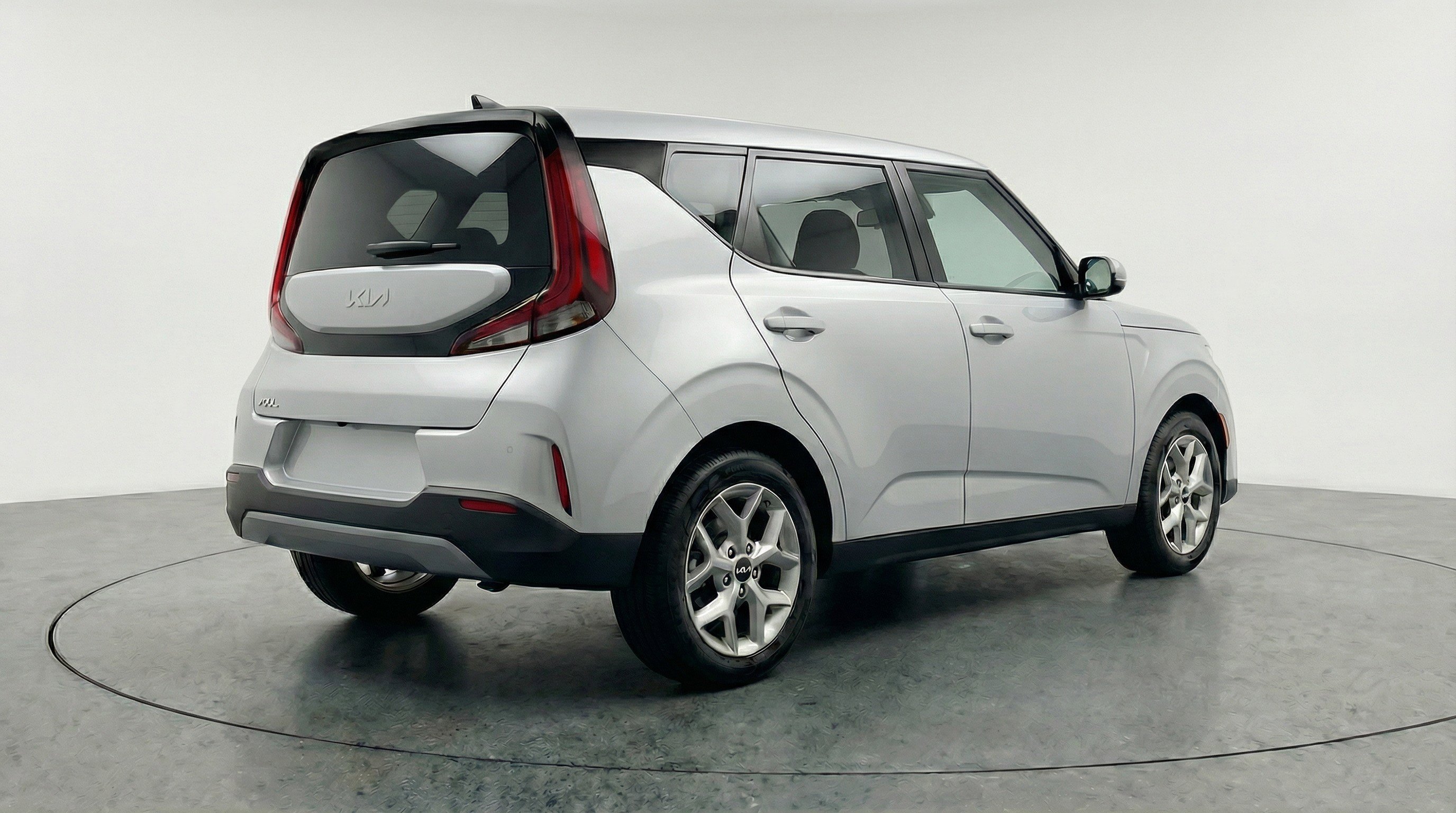 Used 2025 Kia Soul LX w/ LX Technology Package FWD image 9