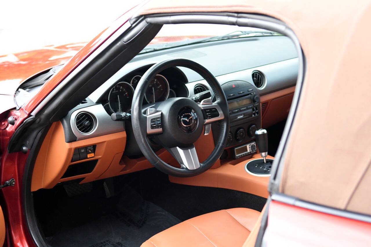 Used 2006 MAZDA MX-5 Miata Grand Touring w/ Premium Pkg RWD image 18