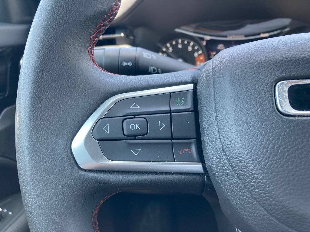 Used 2025 Jeep Compass Trailhawk AWD/4WD image 14