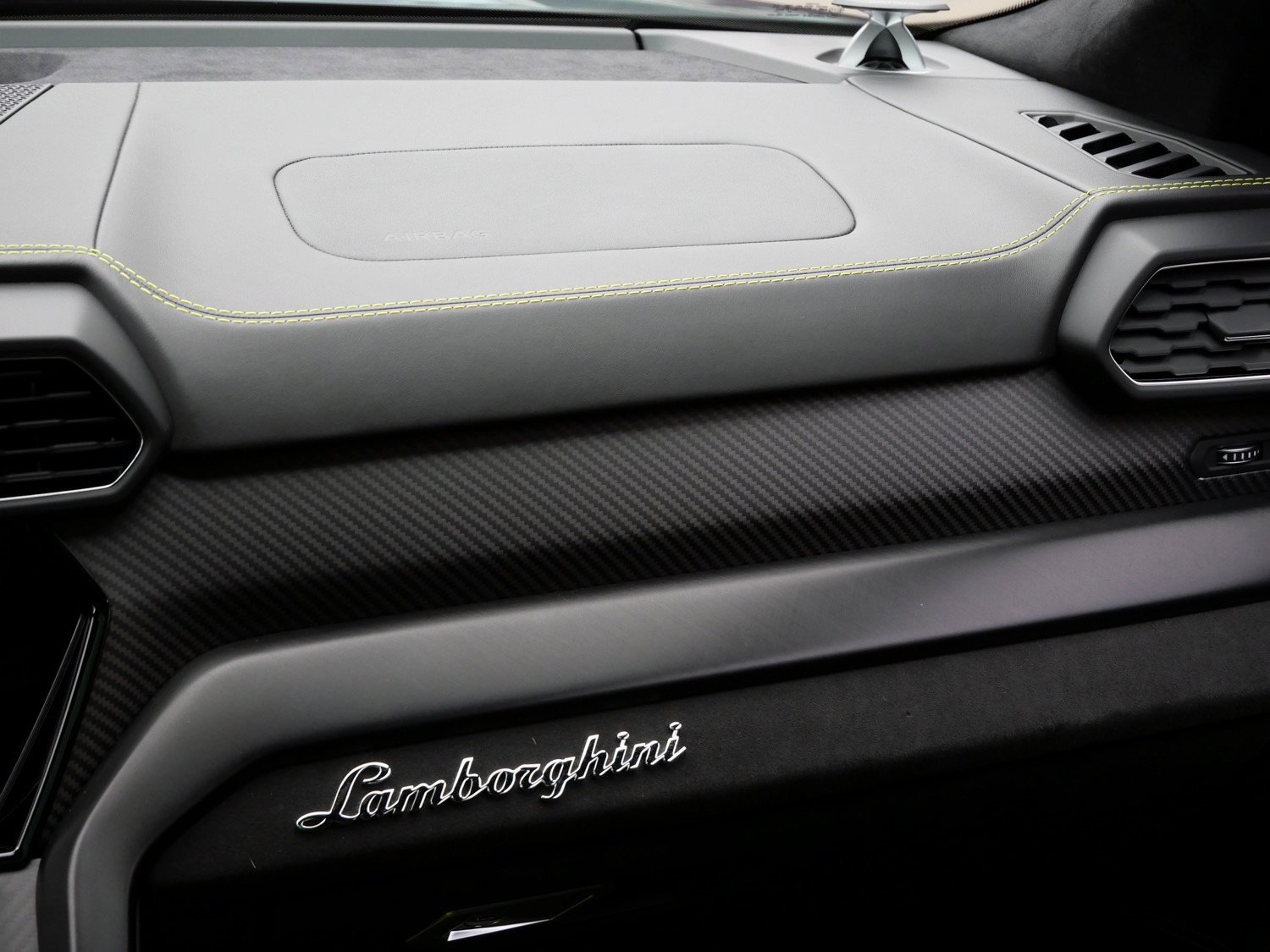 Used 2022 Lamborghini Urus image 24