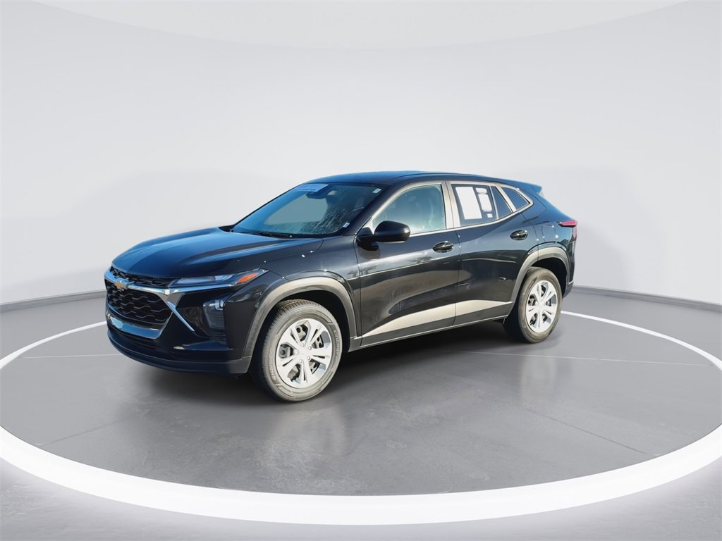 Used 2024 Chevrolet Trax LS image 4