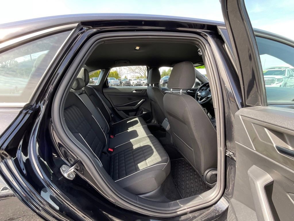 Used 2022 Volkswagen Jetta Sport image 14