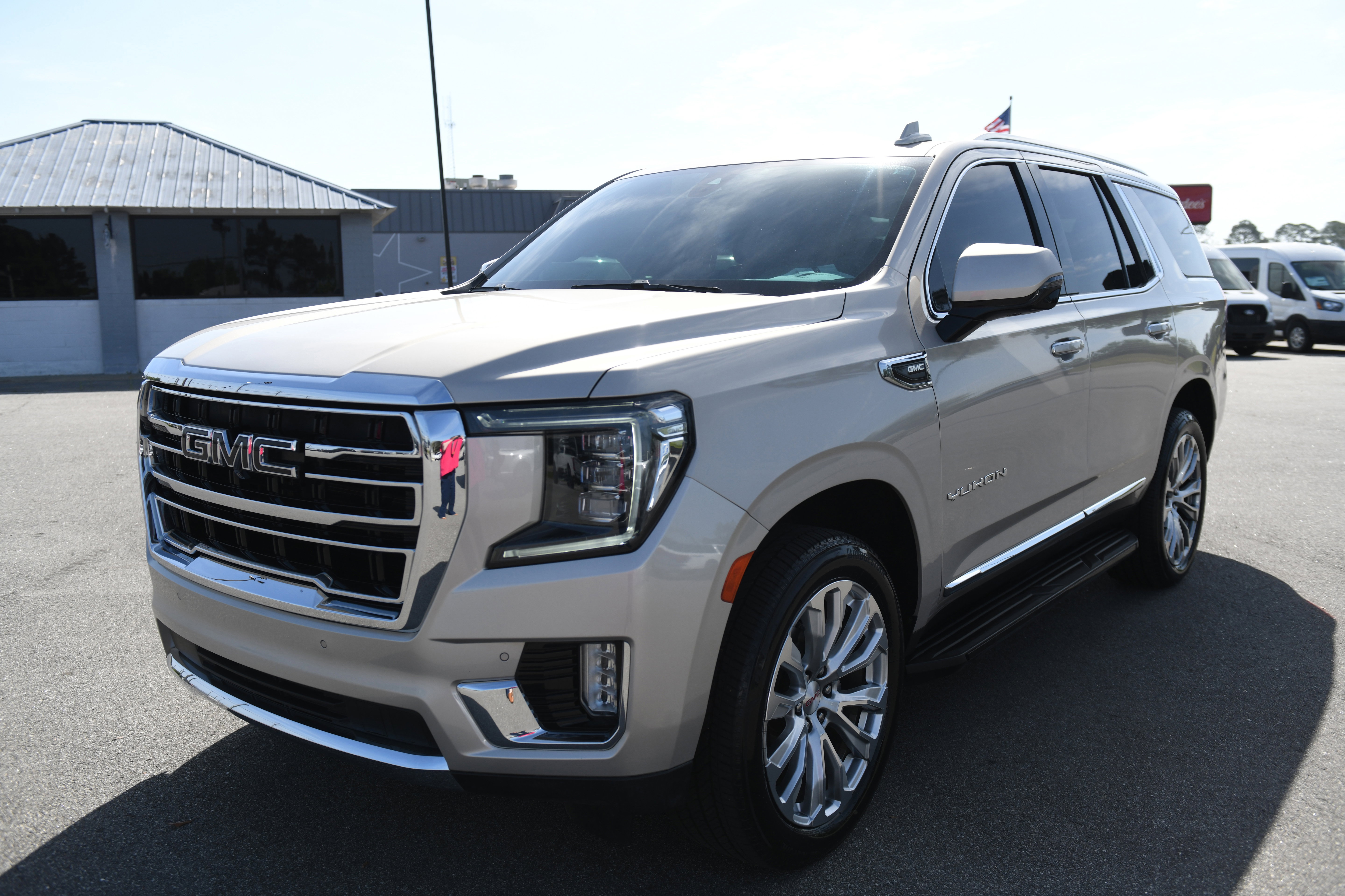 Used 2021 GMC Yukon SLT w/ SLT Luxury Plus Package image 9