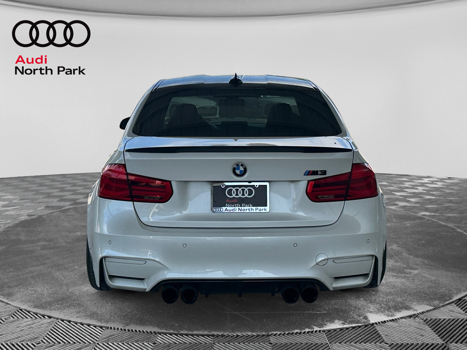 Used 2018 BMW M3 CS RWD image 4