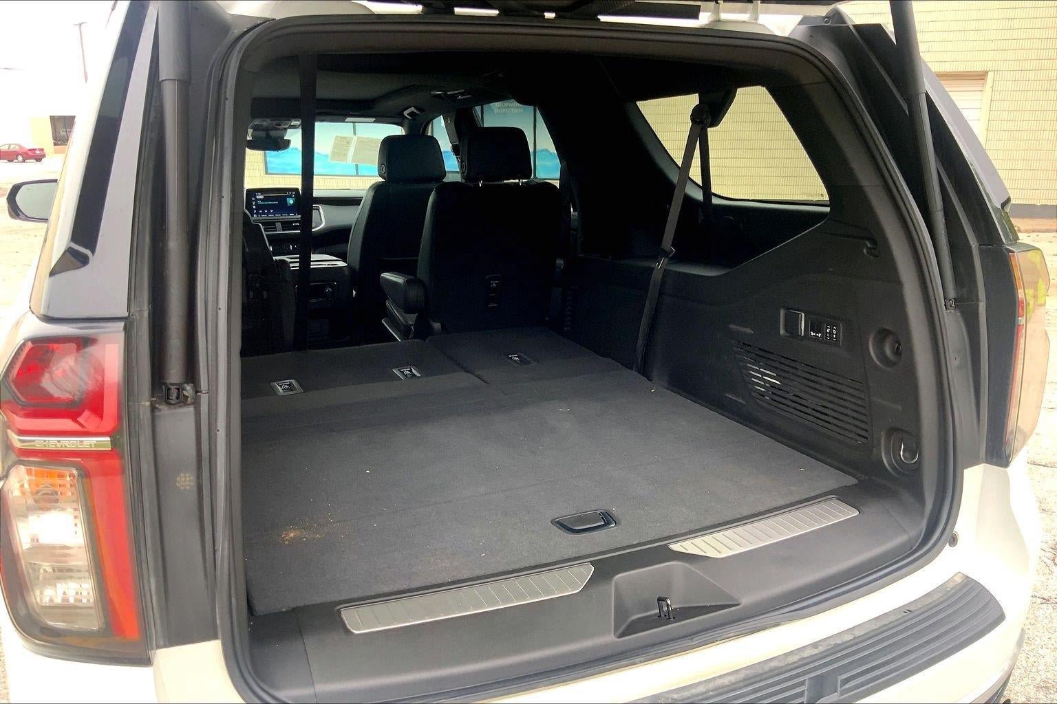 Used 2023 Chevrolet Suburban High Country w/ Premium Package AWD/4WD image 4