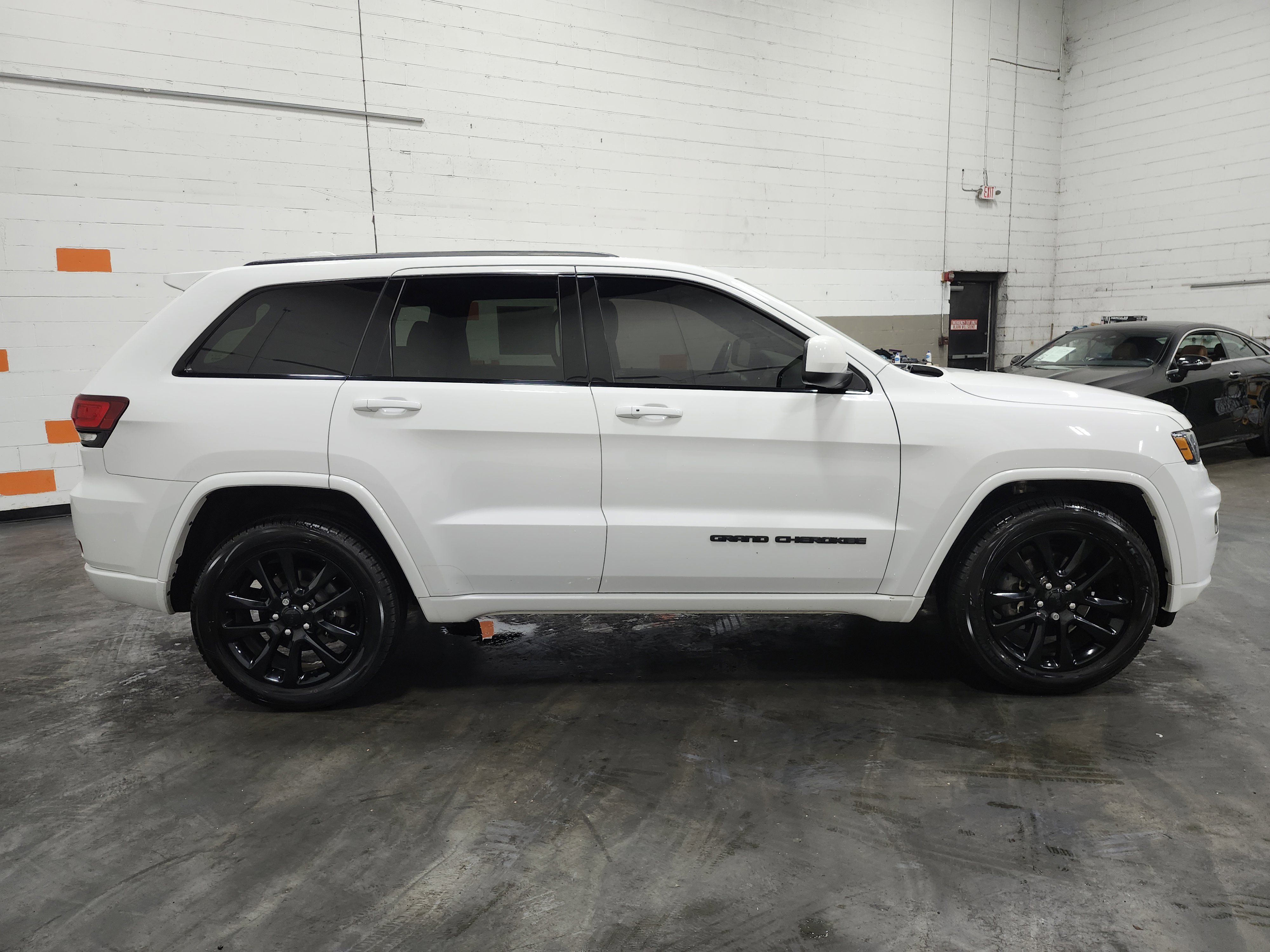 Used 2019 Jeep Grand Cherokee Altitude image 20