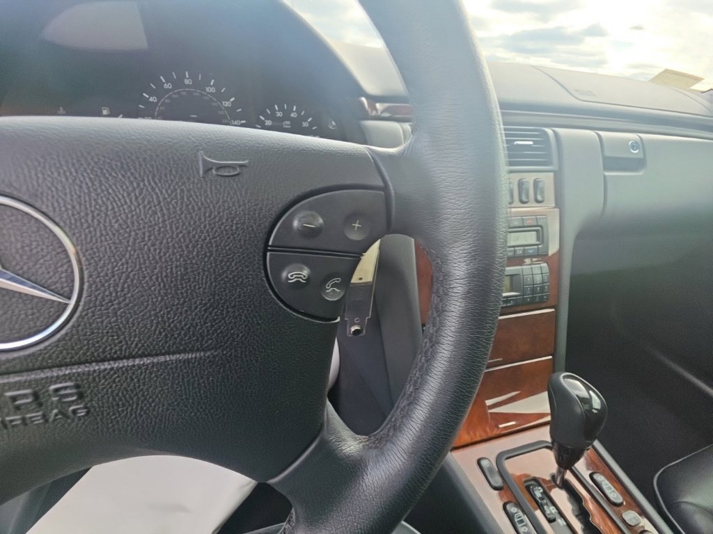 Used 2002 Mercedes-Benz E 320 4MATIC Sedan image 18