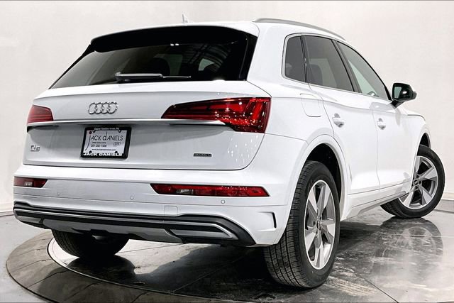 Used 2023 Audi Q5 2.0T Premium w/ Convenience Package image 2