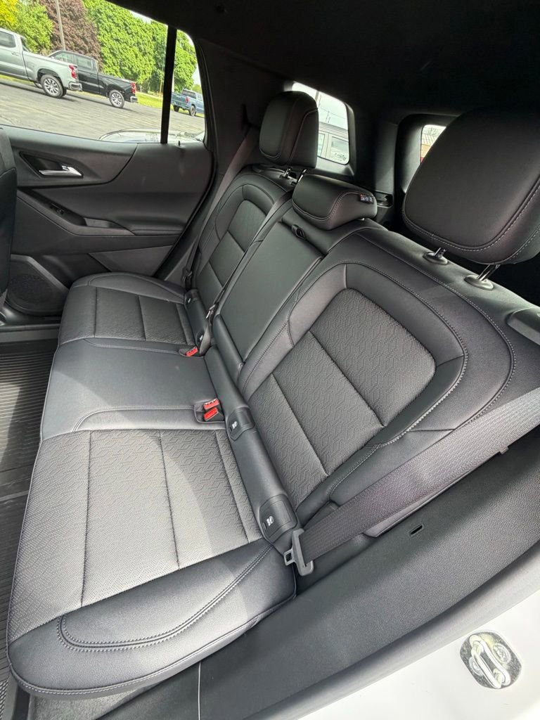 New 2026 Chevrolet Equinox LT w/ Convenience Package II FWD image 5
