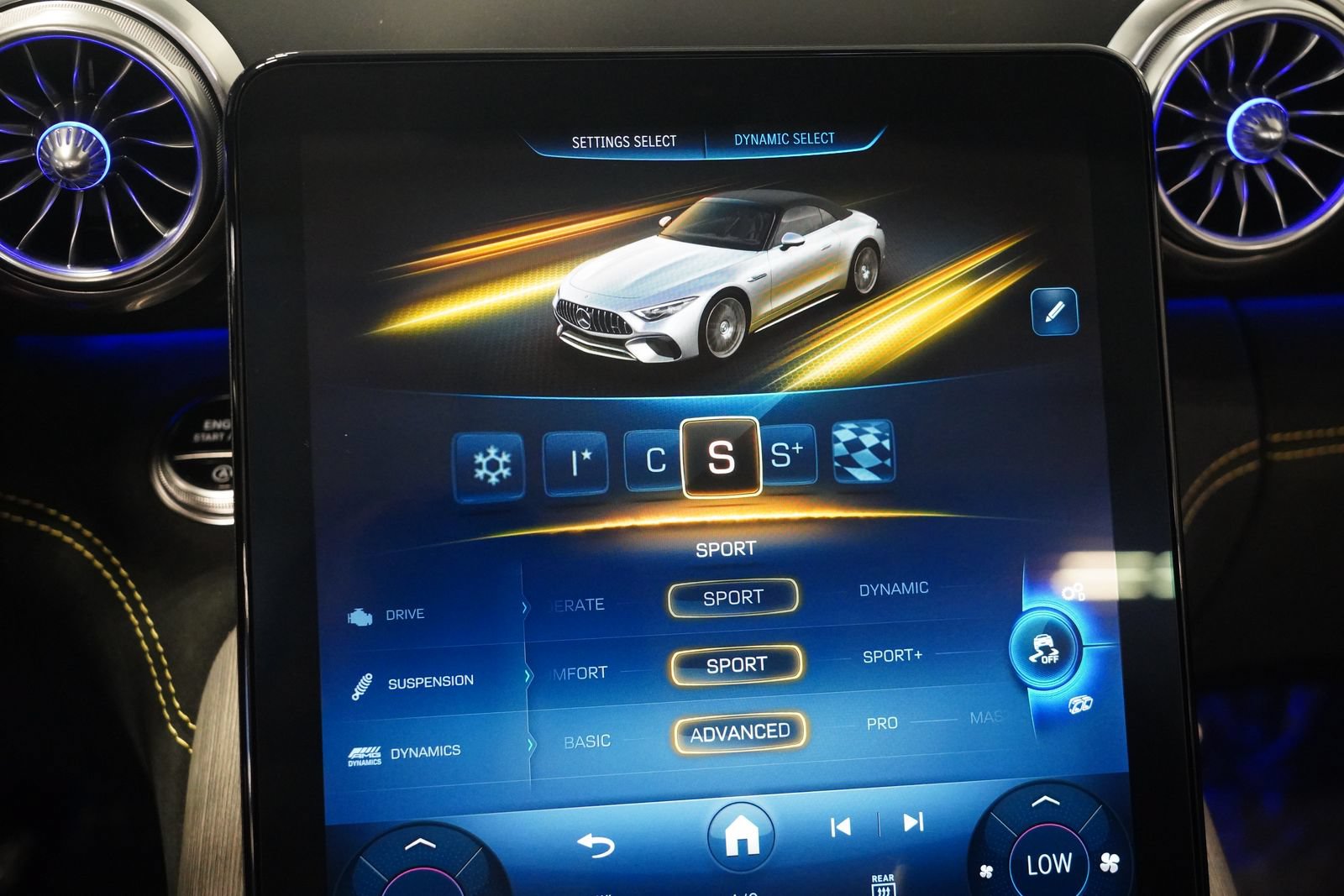 Certified 2025 Mercedes-Benz SL 63 AMG 4MATIC image 28