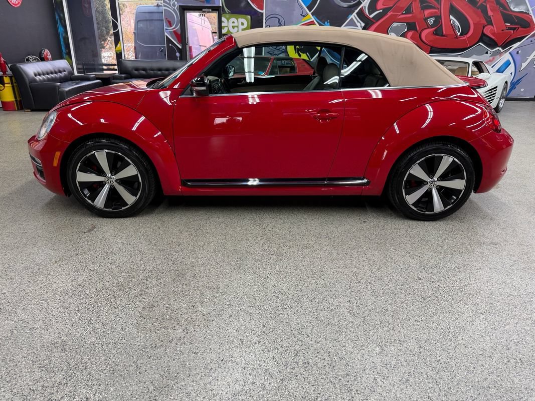 Used 2013 Volkswagen Beetle 2.0T FWD image 2