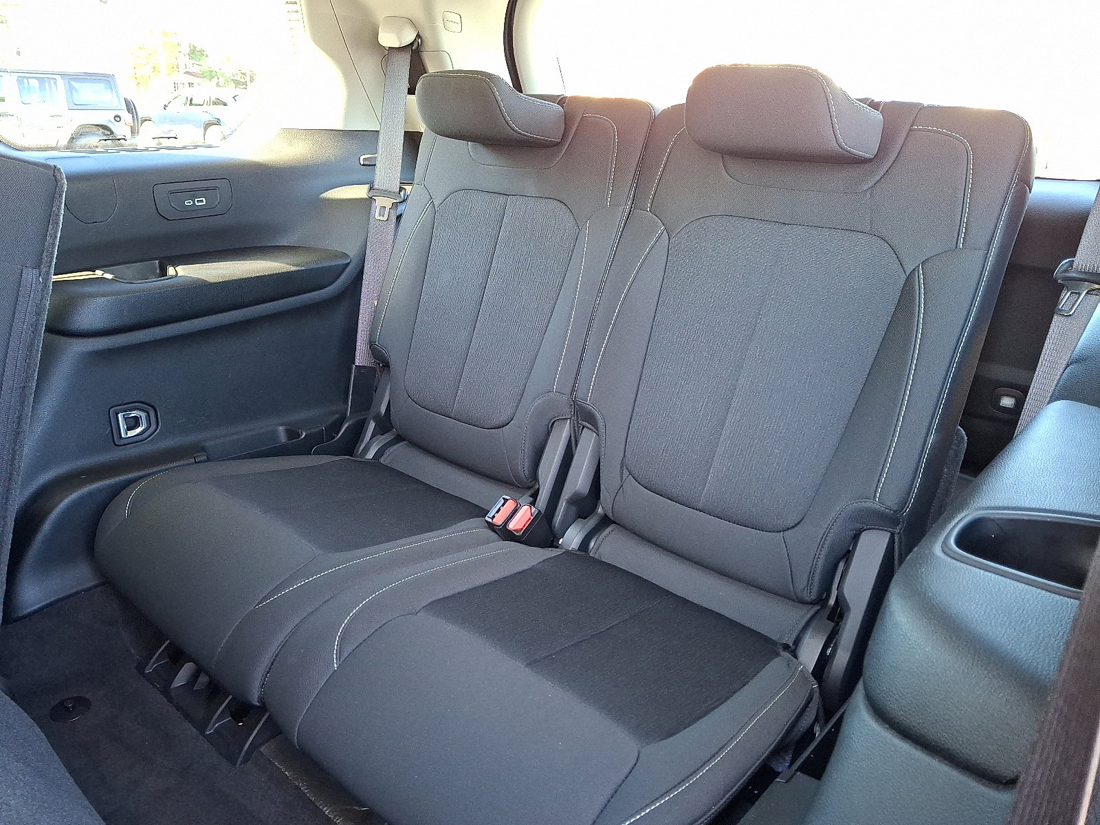 Used 2021 Jeep Grand Cherokee L Laredo w/ Luxury Tech Group I image 17