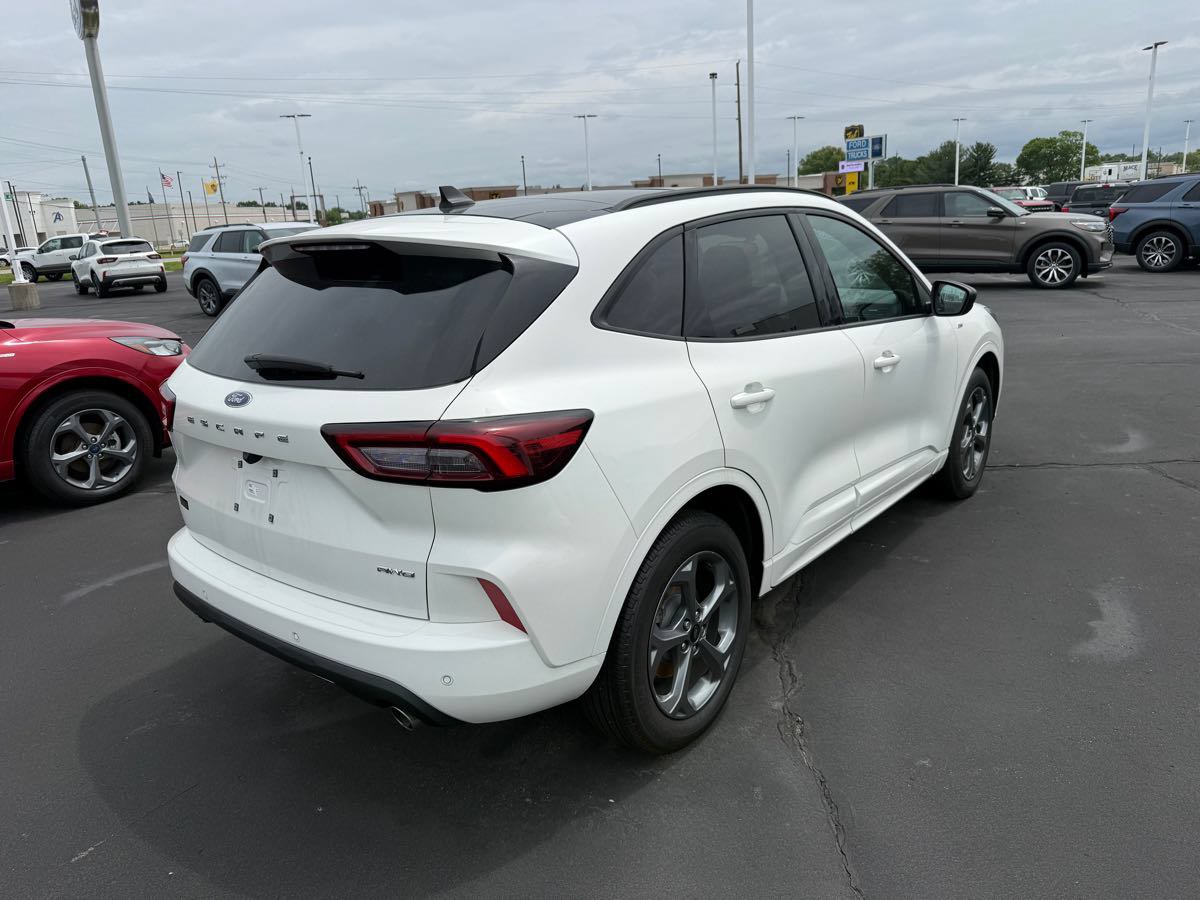 Used 2023 Ford Escape ST-Line w/ Tech Pack #1 AWD/4WD image 6