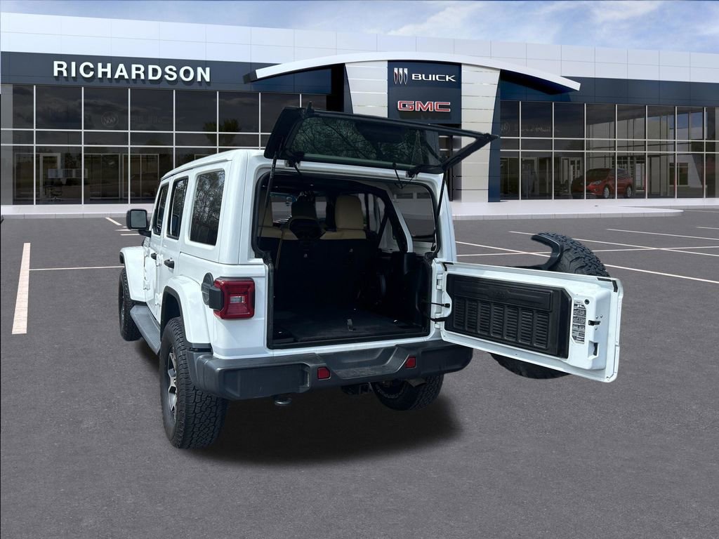 Used 2019 Jeep Wrangler Unlimited Sahara AWD/4WD image 12