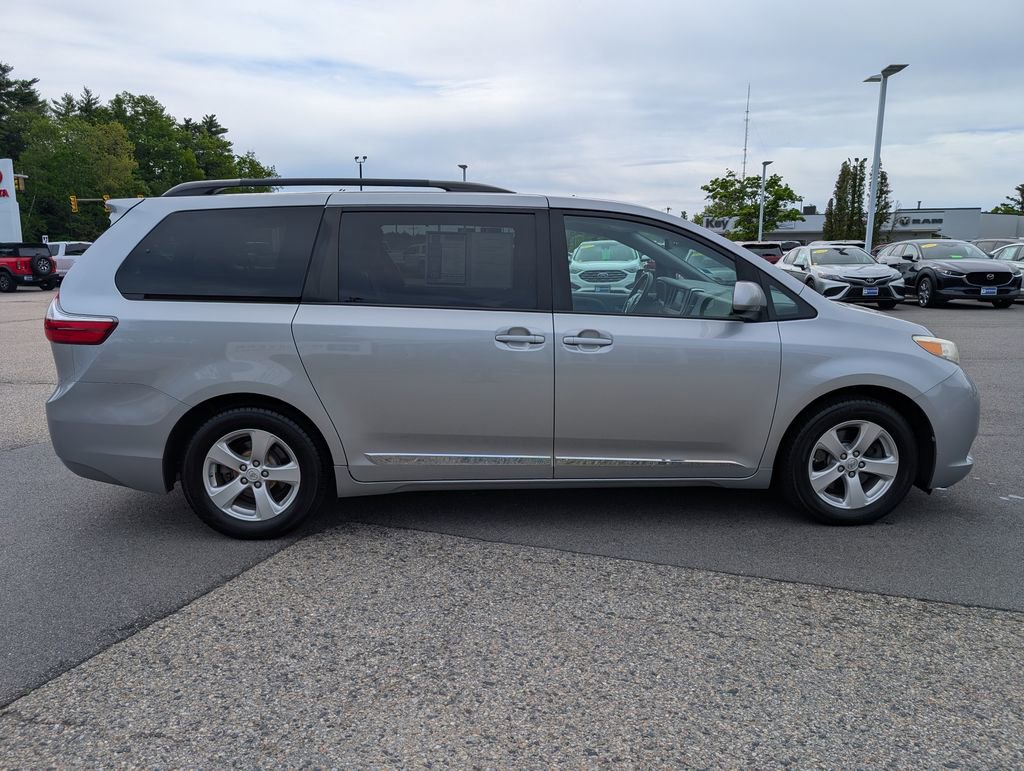Used 2017 Toyota Sienna LE FWD image 6