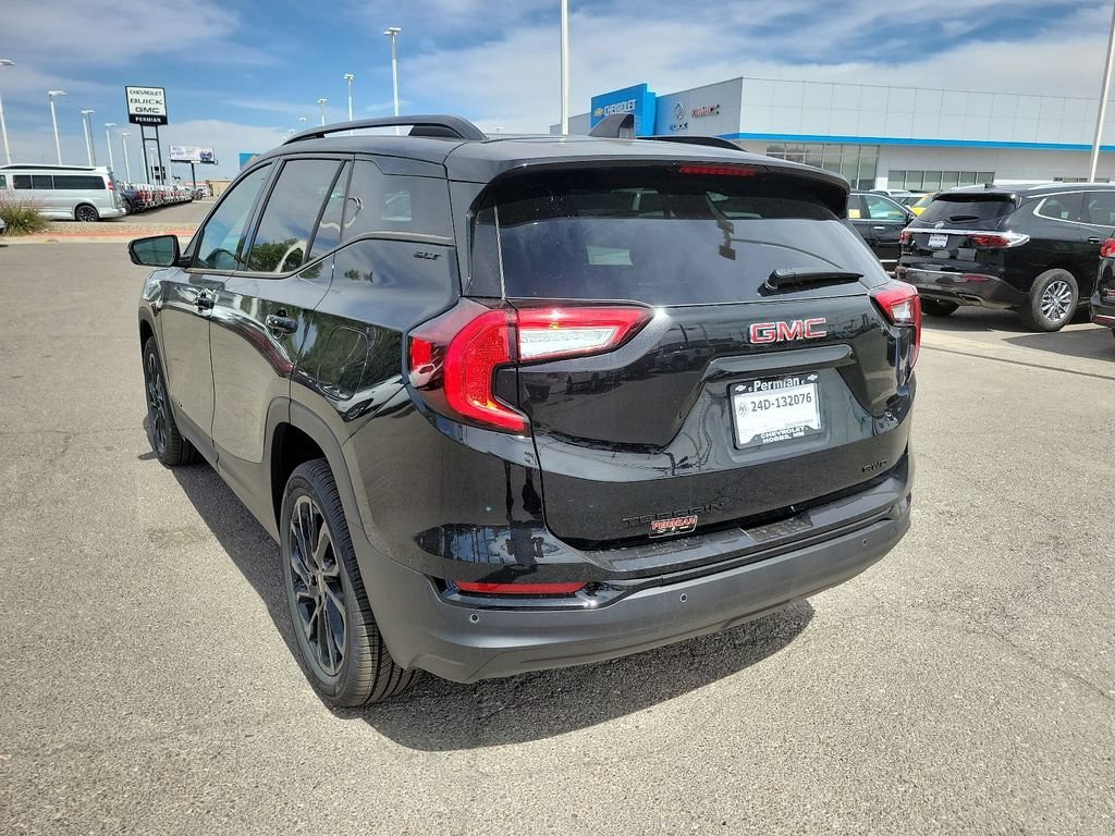 New 2024 GMC Terrain SLT w/ Infotainment Package II AWD/4WD image 9