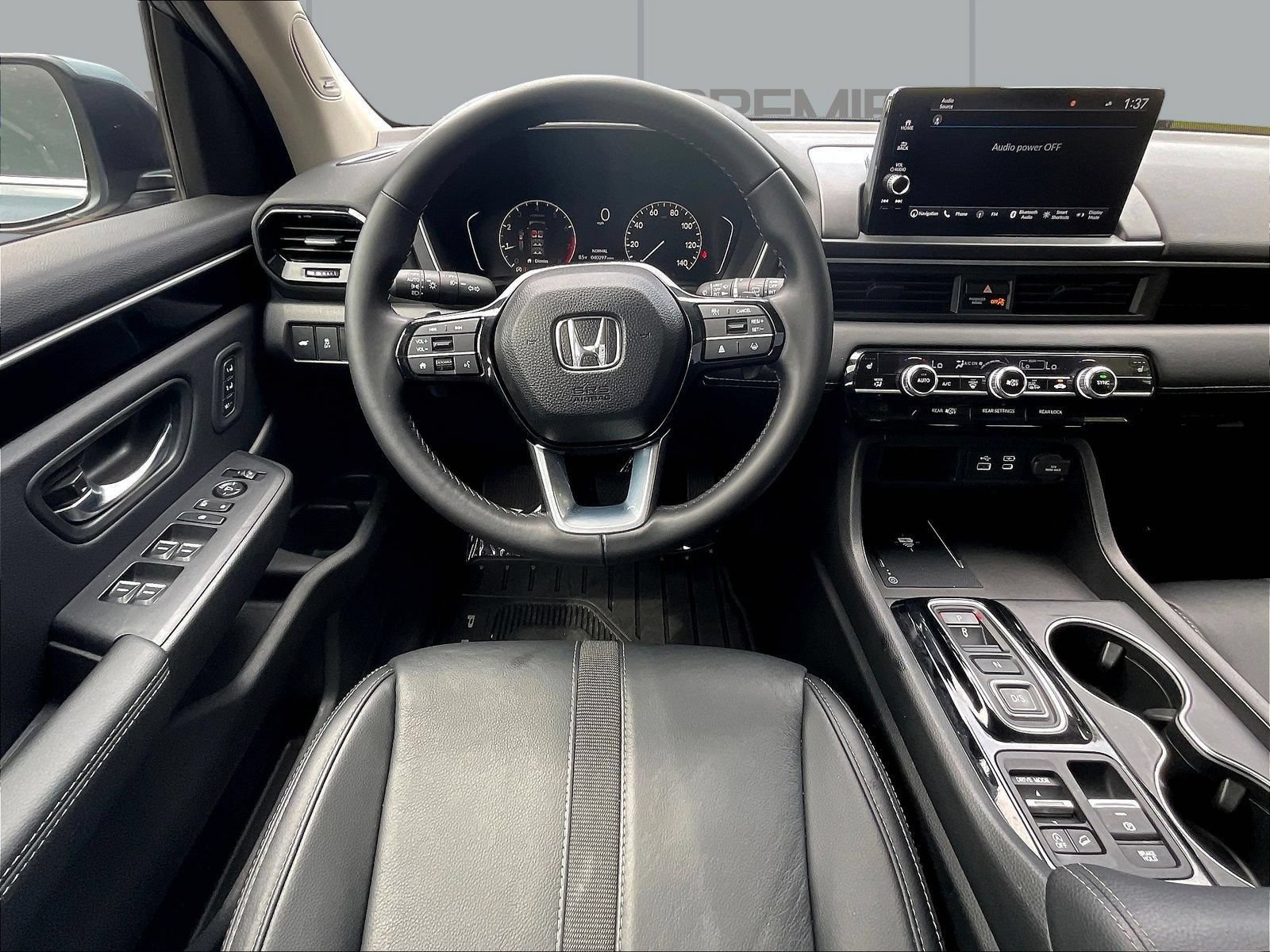 Used 2025 Honda Pilot Touring image 10