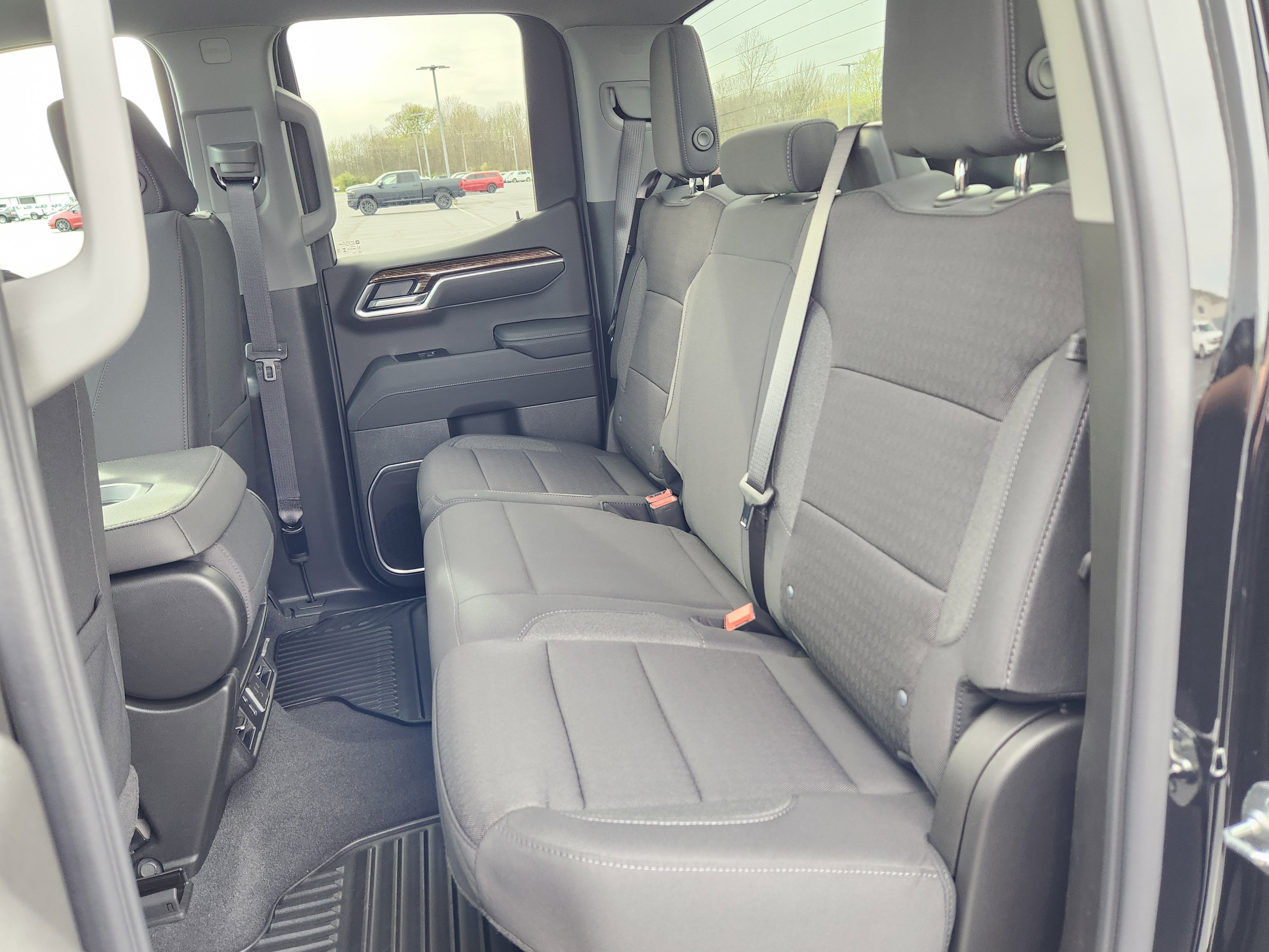 New 2026 GMC Sierra 1500 SLE image 8