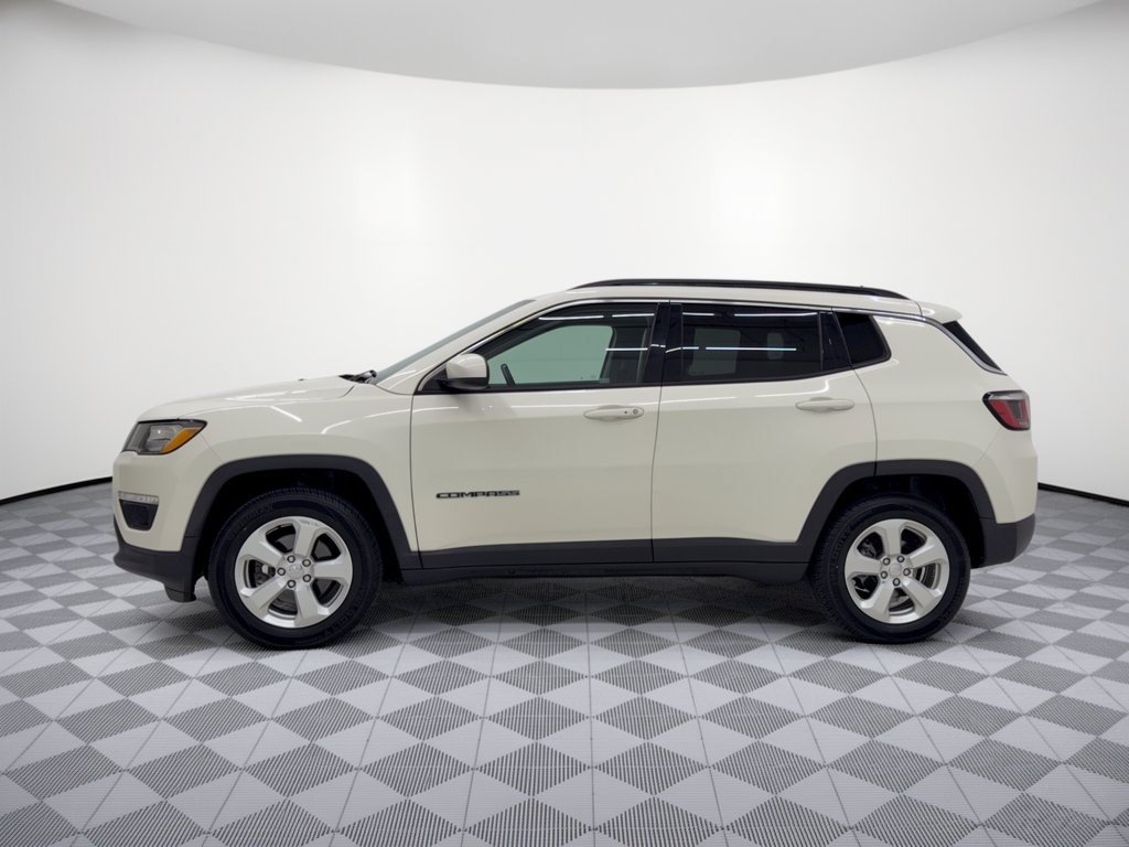 Used 2017 Jeep Compass Latitude w/ Popular Equipment Group AWD/4WD image 2