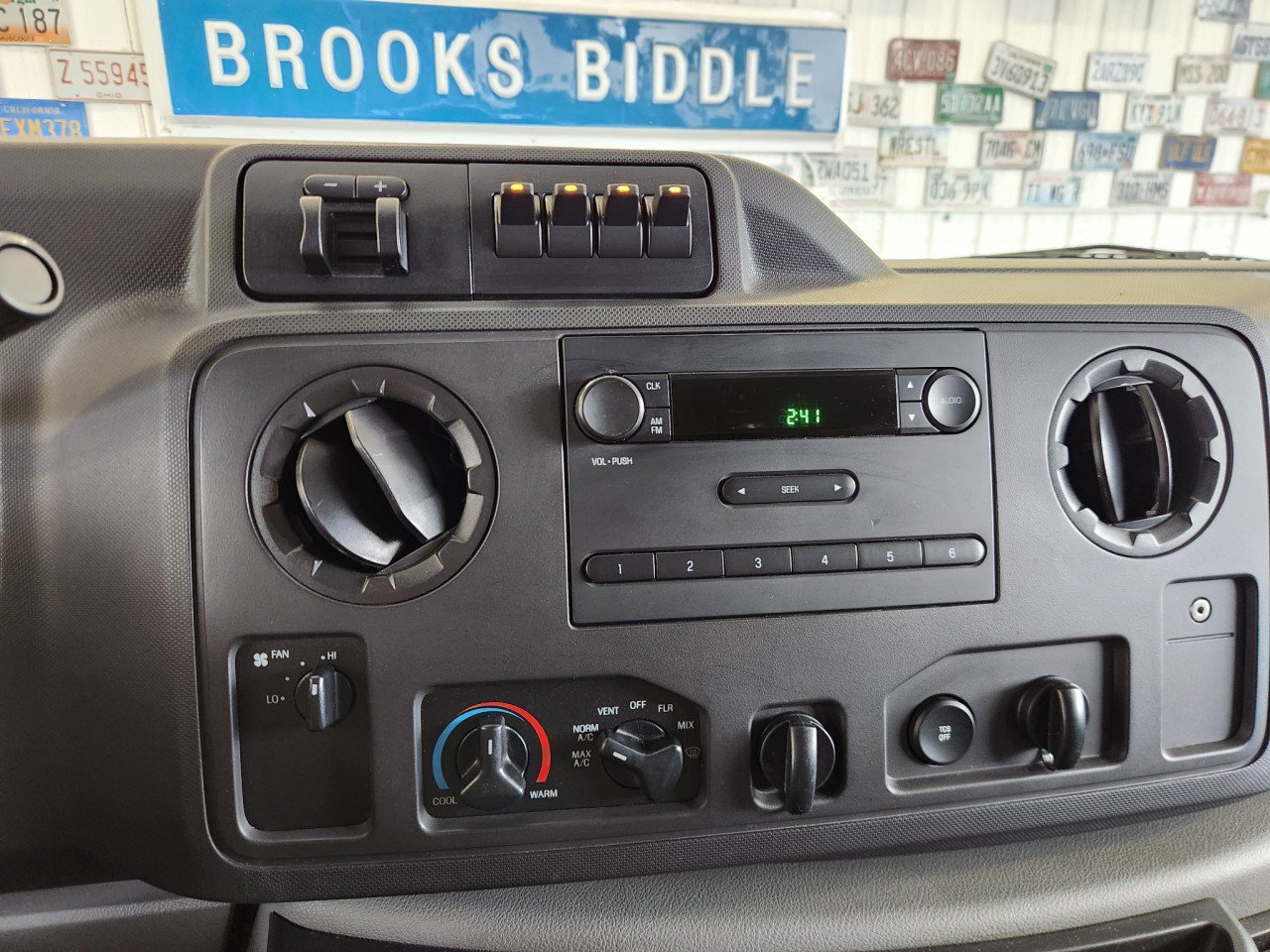 Used 2014 Ford E-350 and Econoline 350 Super Duty w/ Power Group RWD image 8