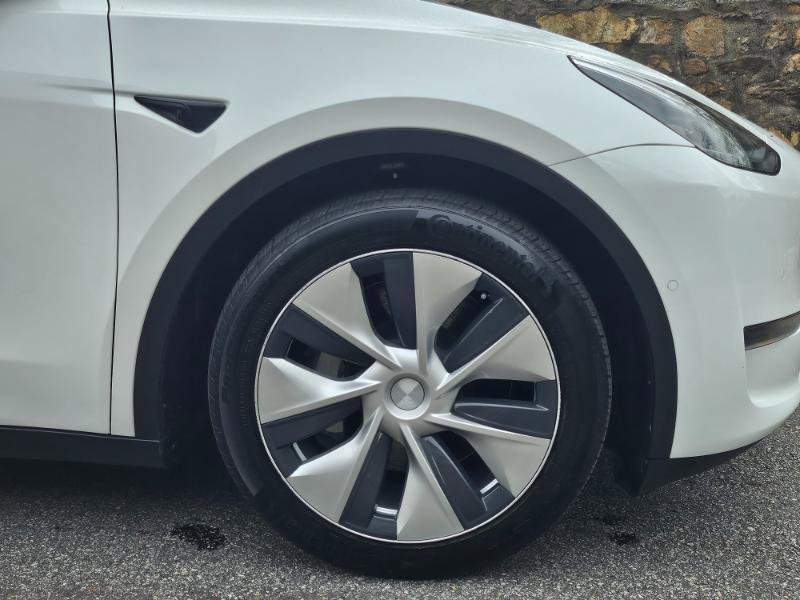 Used 2021 Tesla Model Y Long Range image 16