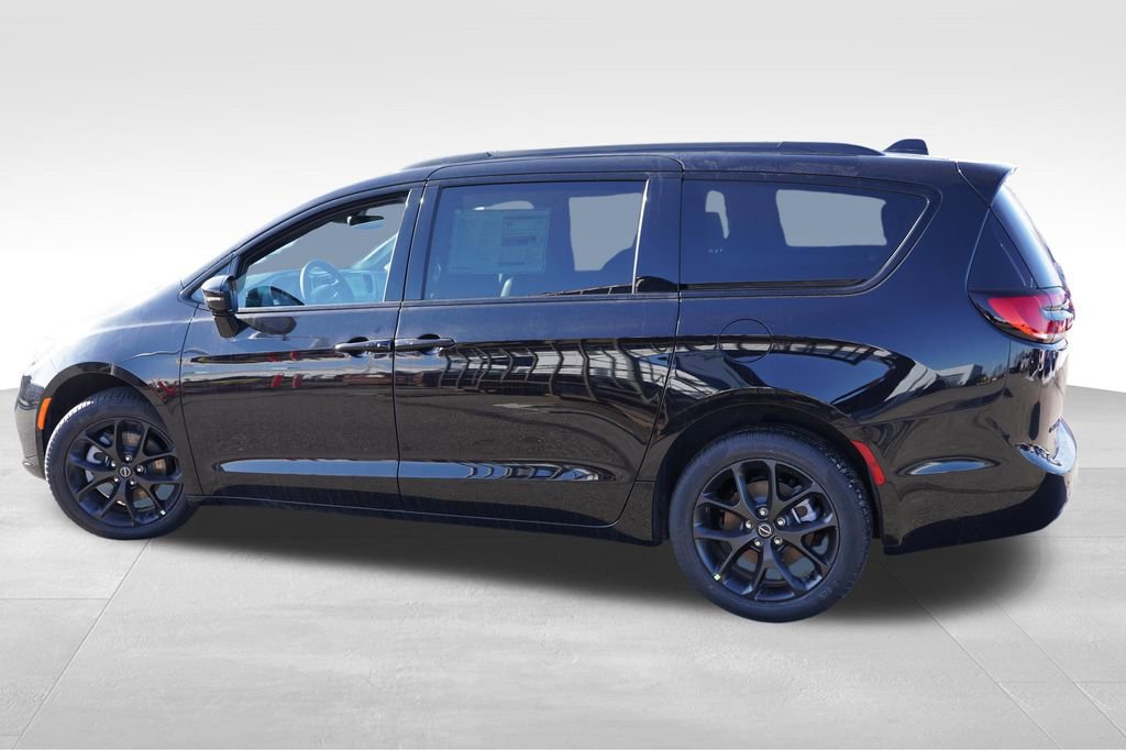 New 2026 Chrysler Pacifica Select w/ S Appearance Package image 7