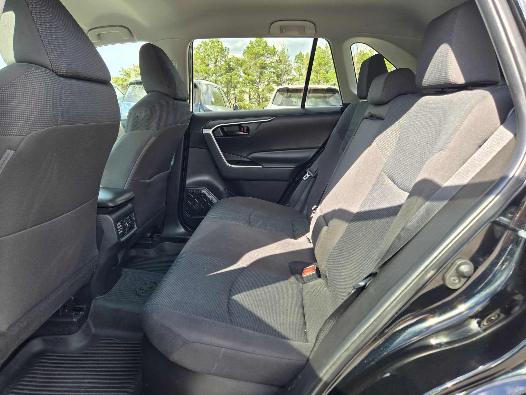 Used 2021 Toyota RAV4 LE image 36