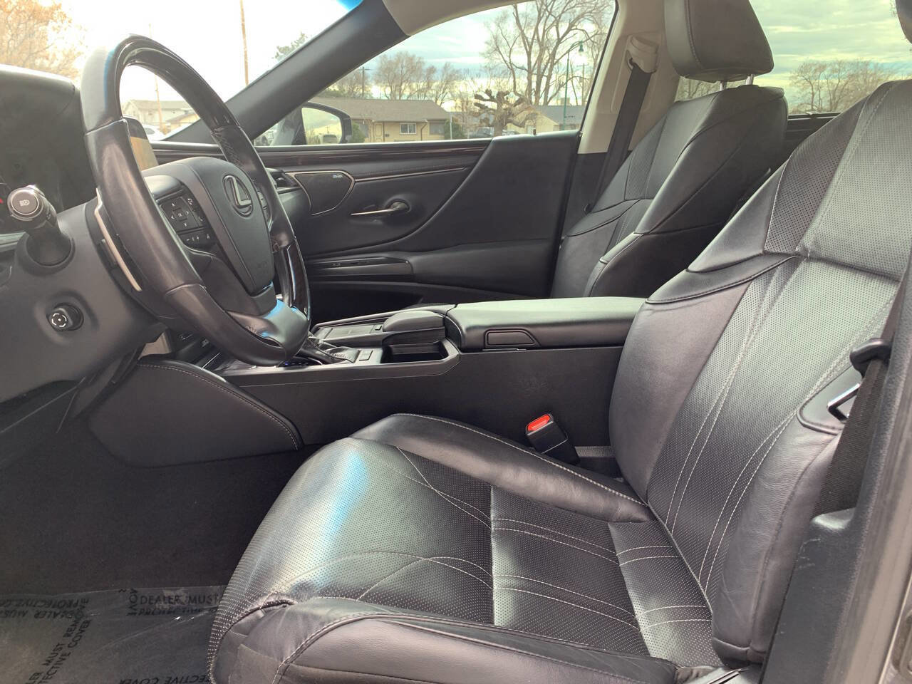 Used 2019 Lexus ES 300h Ultra Luxury w/ Accessory Package 2 image 7