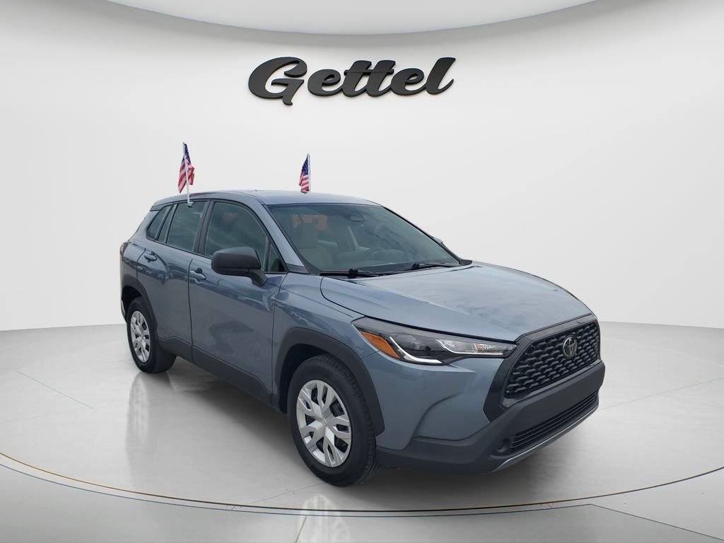 Used 2023 Toyota Corolla Cross L AWD/4WD image 3
