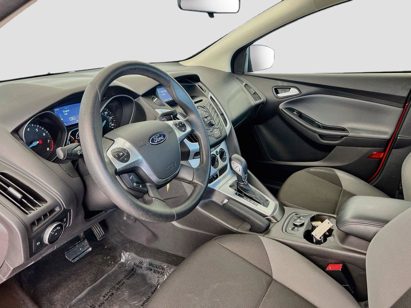 Used 2014 Ford Focus SE w/ SE Winter Package FWD image 10