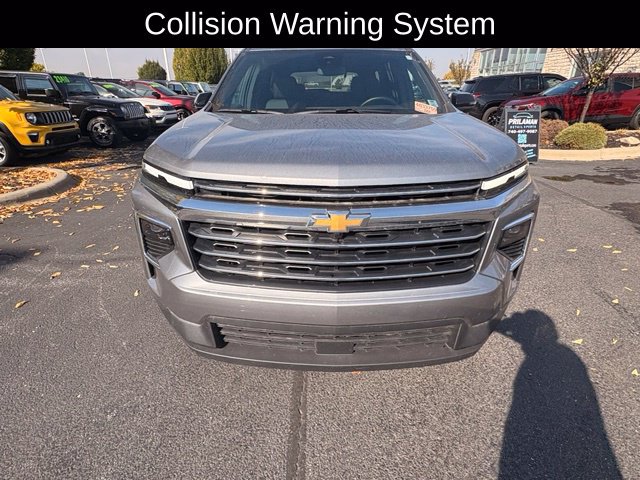 Used 2026 Chevrolet Traverse LT AWD/4WD image 2