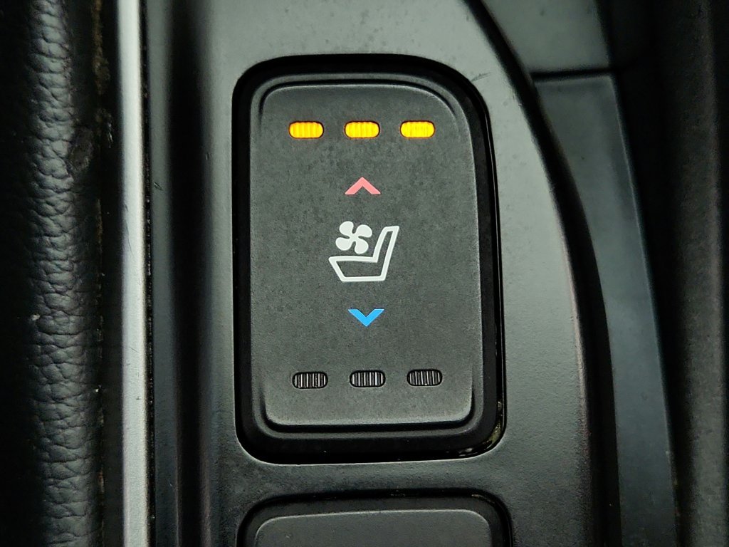 Used 2018 Hyundai Santa Fe Limited AWD/4WD image 17