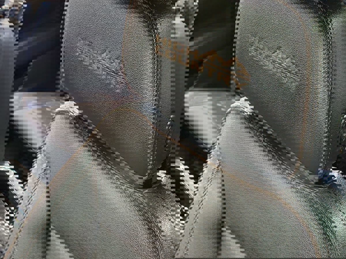 Used 2023 Chevrolet Suburban High Country image 32