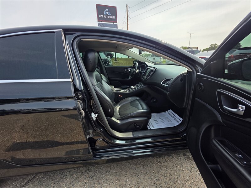 Used 2016 Chrysler 200 Limited FWD image 8