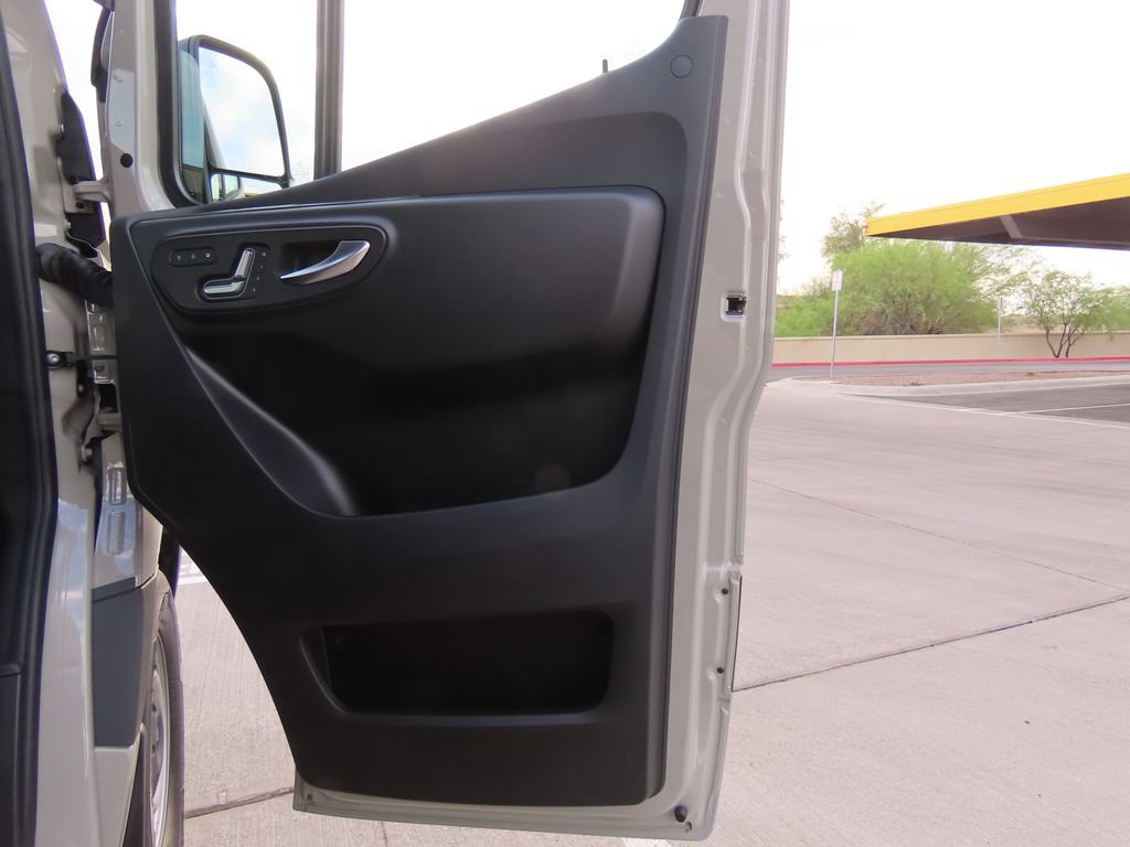 Used 2025 Mercedes-Benz Sprinter 2500 image 25