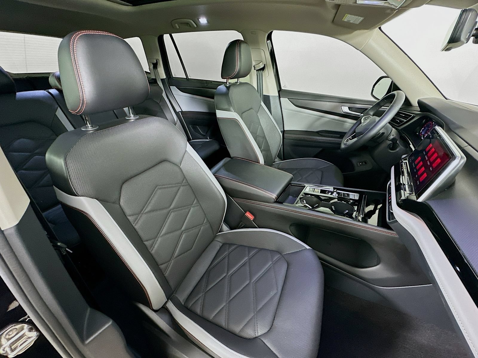 Certified 2024 Volkswagen Atlas Peak Edition SEL AWD/4WD image 45